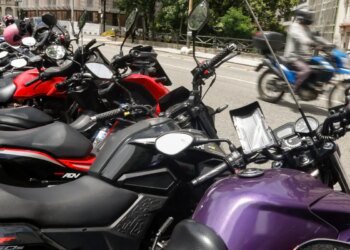 Trabalhador por aplicativo ganha mais, porém tem jornadas mais longas