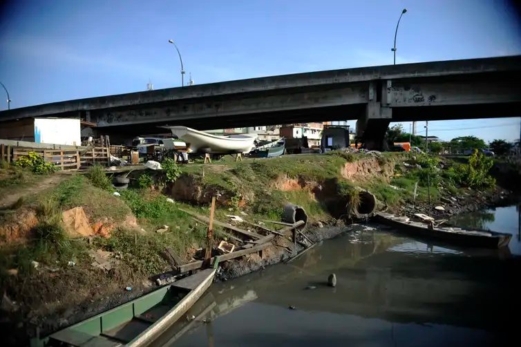 Rio de Janeiro - Moradores do Complexo da Maré, agora ocupado por tropas do Exército e Fuzileiros Navais, vivem expectativa de mudanças sociais (Fernando Frazão/Agência Brasil)