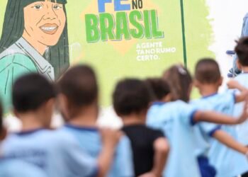 PNE: relatório sugere investimento de 7,5% do PIB para educação