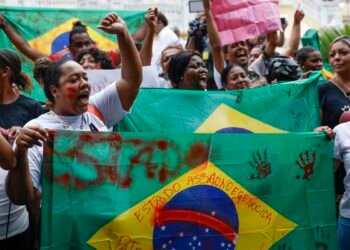 Moradores do Alemão e da Penha protestam contra mortes em operação