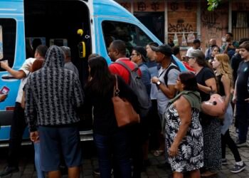 “Entrei na estação para fugir dos tiros”, conta moradora do Rio