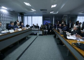 Dino autoriza silêncio de presidente de sindicato na CPMI do INSS