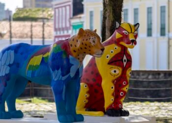 Belém vira galeria a céu aberto com estátuas de onças coloridas