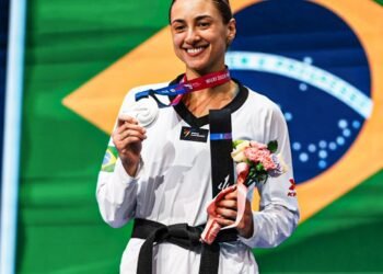 Milena Titoneli é prata no Mundial de taekwondo, o 3º pódio do Brasil