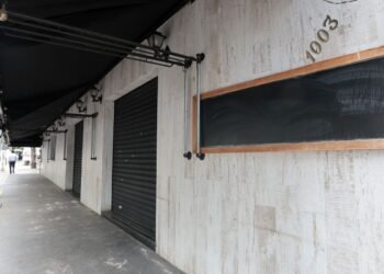 Vigilância Sanitária do DF interdita bebidas em rede de supermercados