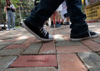 Calçadão em SP homenageia personalidades que lutaram pela democracia