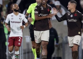 Rayan decide mais uma vez e Vasco derrota o Fluminense no Maracanã