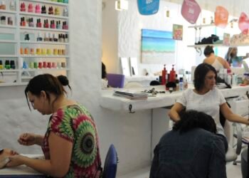 Anvisa proíbe duas substâncias utilizadas em produtos para unhas