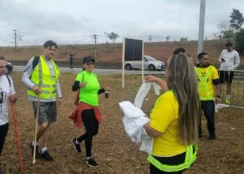 Romeiros que vão a Aparecida usam tendas de apoio em rodovias de SP