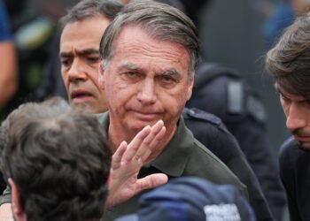Moraes autoriza Bolsonaro a receber comida especial na prisão
