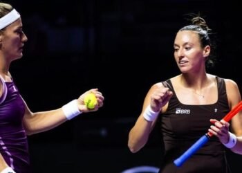 Stefani e Babos perdem na decisão e ficam com o vice no WTA Finals
