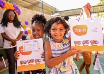 Mais de duzentos alunos recebem óculos de grau gratuito – Prefeitura Municipal de Candeias.
