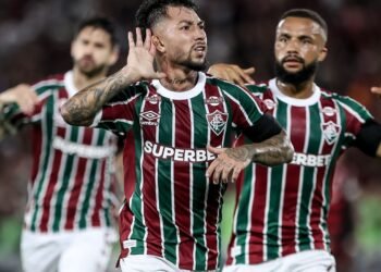 Em um clássico movimentado, Fluminense derrota Flamengo no Maracanã