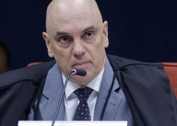 Moraes vota para manter execução das penas de Bolsonaro e demais réus