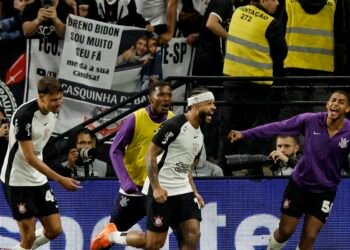 Depay e Yuri Alberto desequilibram e Corinthians vence Majestoso
