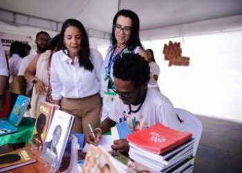 Estudantes da Rede Estadual participam da 3ª edição da Feira Literária Internacional de Antônio Cardoso | SECOM