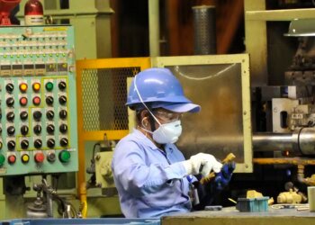 Produção industrial recua 0,4% em setembro, mostra IBGE