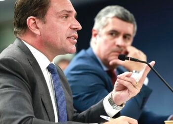 PSOL pede prisão de Ramagem após deputado ser visto em Miami