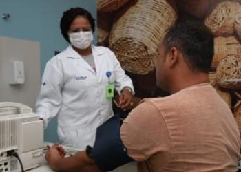 Sesab abre edital para intercâmbio de estudantes de baixa renda em Cuba; médicos formados atuarão na zona rural | SECOM