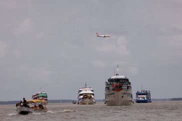 Belém (PA), 12/11/2025 - Barqueata da Cúpula dos Povos, liderada pela 