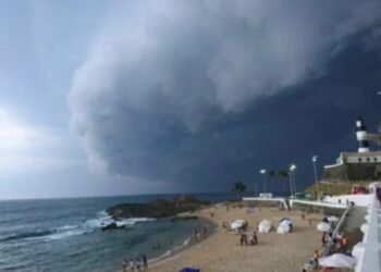 Metade da Bahia está sob alerta de chuva intensa pelo Inmet