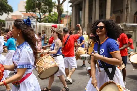 Tomaz Silva/Agência Brasil Rio de Janeiro (RJ), 20/11/2025 – Cortejo da Tia Ciata em comemoração do Dia da Consciência Negra percorre ruas do centro do Rio de Janeiro. Foto: Tomaz Silva/Agência Brasil