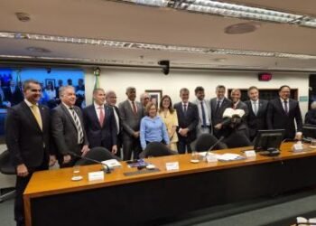 Em Brasília, Jerônimo Rodrigues debate prioridades na segurança, saúde e agricultura familiar com deputados federais da bancada baiana | SECOM
