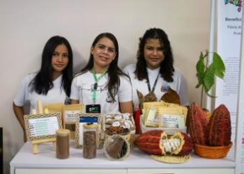 Estudantes de Gandu utilizam casca do nibs do cacau para combater constipação intestinal | SECOM