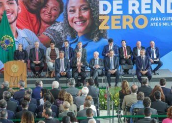 Lula sanciona isenção do IR para quem ganha até R$ 5 mil Agência Brasil