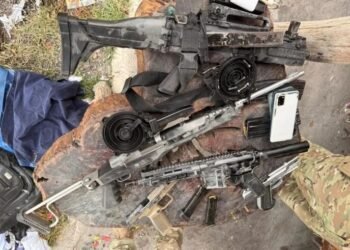 Polícia baiana apreende fuzis, submetralhadora e granada de facção carioca