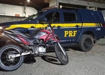 PRF apreende motocicleta clonada a pedido de condutor na Bahia