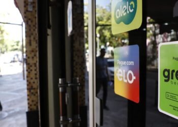 Pequenos empresários veem com expectativa mudança no vale-alimentação