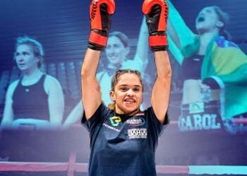 Carol Sousa viaja para mundial de kickboxing nos Emirados Árabes com apoio de transporte da Sudesb | SECOM