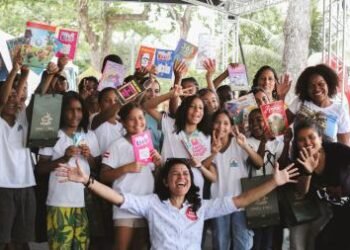 Governo da Bahia vai apoiar a publicação de mais de 100 livros de escritores baianos através da PNAB | SECOM