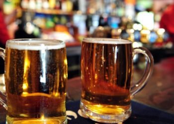 Juiz absolve dez réus da contaminação de cervejas Backer