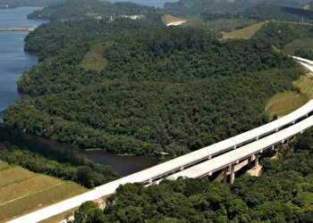Caminhão interdita Rodoanel em São Paulo e PM é acionada