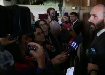 Por unanimidade, STF torna Eduardo Bolsonaro réu por atuação nos EUA