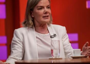 Governo é contra equiparar facções ao terrorismo, diz Gleisi Hoffmann 