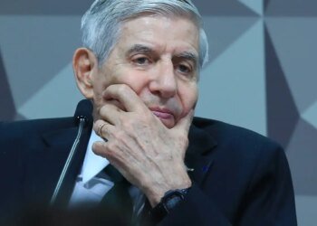 Moraes pede comprovação do histórico clínico de Augusto Heleno