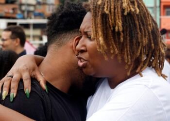 Sob facções e operações, população de favelas vive traumas e adoece