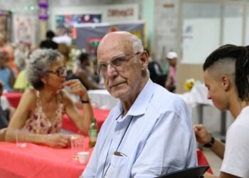 Júlio Lancelotti promove almoço de natal para moradores de rua em SP