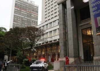 Mulher é presa suspeita de ajudar em roubo de obras de arte em SP