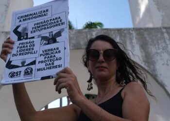 Ato nos Arcos da Lapa pede fim da violência contra mulheres e LGBTQIA+