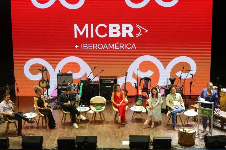 Fortaleza (CE), 03/12/2025 - A ministra da Cultura, Margareth Menezes durante abertura do Mercado das Indústrias Criativas do Brasil (MICBR+Ibero-América), no 
Centro Dragão do Mar de Arte e Cultura, em Fortaleza (CE). Foto: Tomaz Silva/Agência Brasil