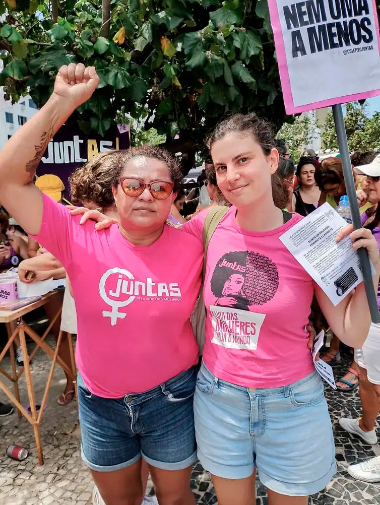 Rio de Janeiro (RJ), 07/12/2025 - Vanderlea Aguiar e Adriana Herz Domingues do coletivo Juntas 071225
Ato para denunciar o feminicídio e todas as formas de violência contra mulheres.
Foto: Cristina Indio do Brasil/Agência Brasil