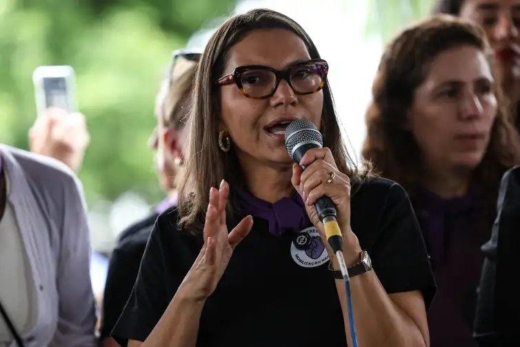 Brasília (DF), 07/12/2025 - A primeira-dama, Janja Lula da Silva, durante ato do Levante Mulheres Vivas, na área central de Brasília, para denunciar o feminicídio e todas as formas de violência contra mulheres. Foto: Marcelo Camargo/Agência Brasil