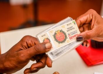 Tickets da ceia natalina começam a ser entregues; mais de 20 mil famílias serão beneficiadas – Prefeitura Municipal de Candeias.