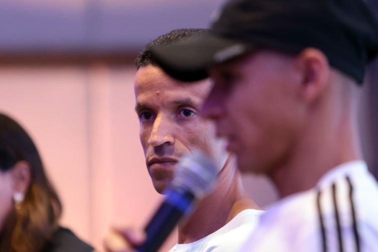 Paulo Pinto/Agência Brasil São Paulo (SP), 30/12/2025 - O corredor brasileiro Johnatas Cruz, durante entrevista coletiva dos atletas de elite da 100ª Corrida de São Silvestre. Foto: Paulo Pinto/Agência Brasil