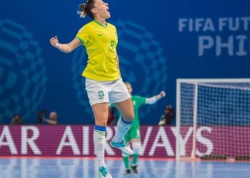 Brasil goleia e avança para semi da Copa do Mundo de futsal