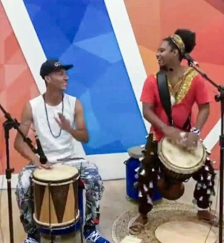 Brasília (DF), 24/12/2025 - Bob (d) e Lucas (e) - Artistas periféricos de auto de Natal têm lutas em suas comunidades.
Foto: Lucas/Arquivo pessoal